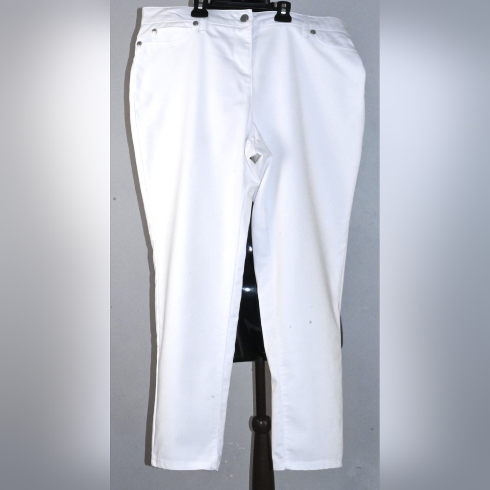 PETER NYGARD size 13P White Capri Pants Style